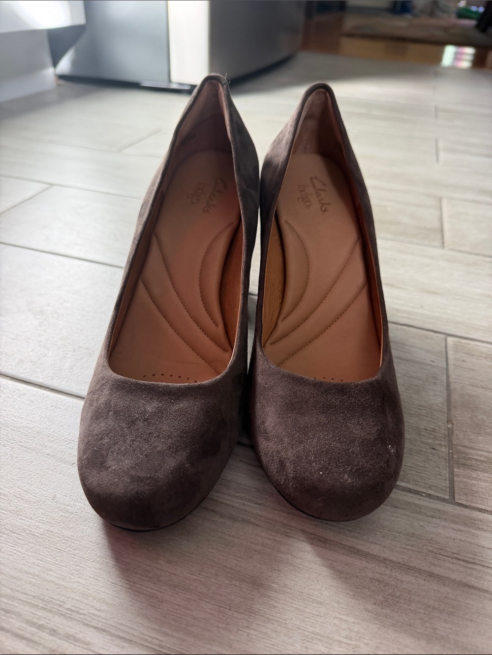 Brown Suede Round-Toe heels